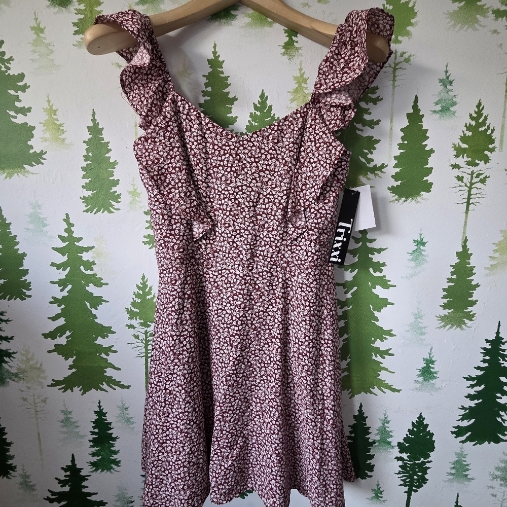 Trixxi Short Sleeve Floral Fit + Flare Dress Juniors/Womens.